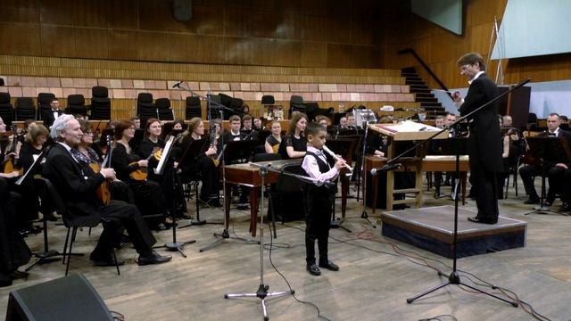 Ф.Шуберт "Военный марш" - исполняет Коля Иванцов (6 лет), блок-флейта