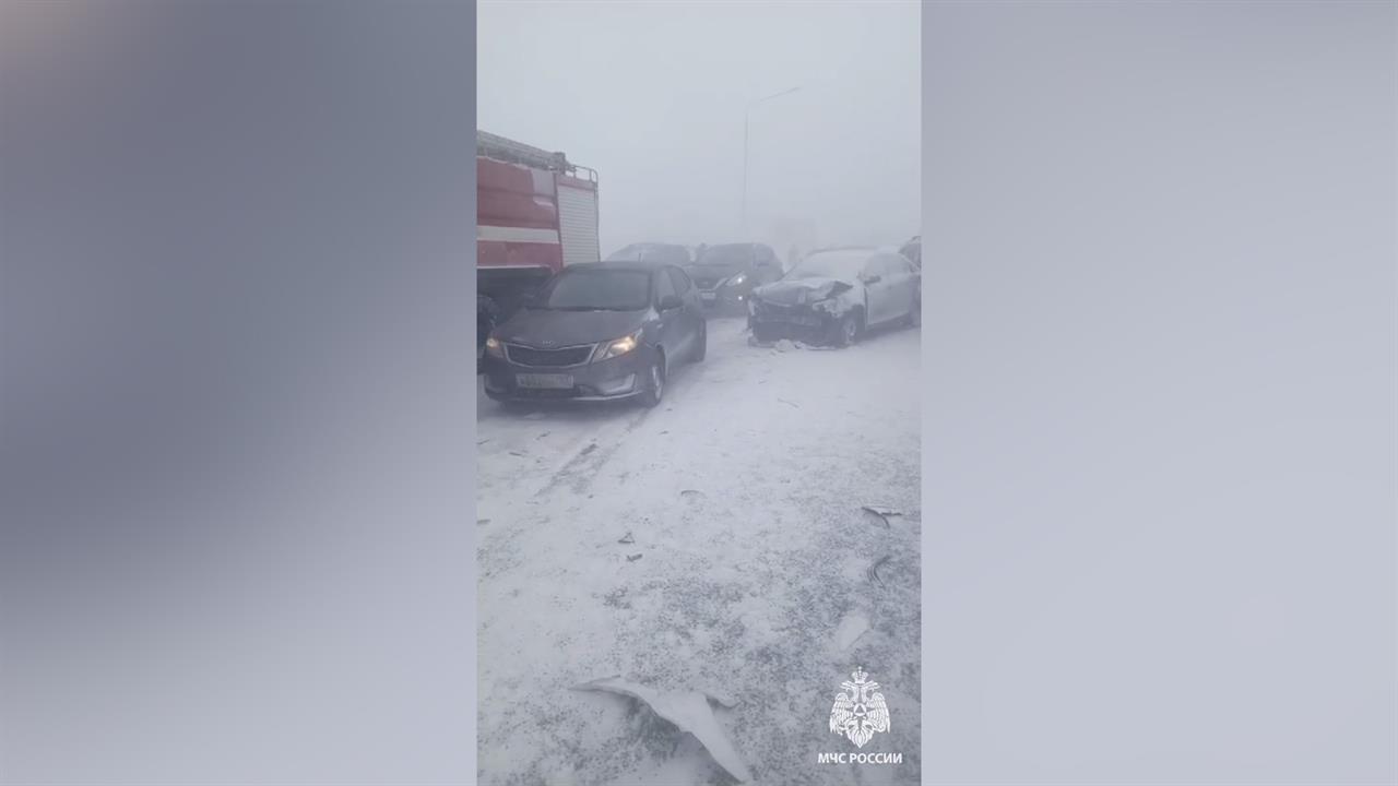 В Башкирии пострадали три человека в результате столкновения 14 автомобилей