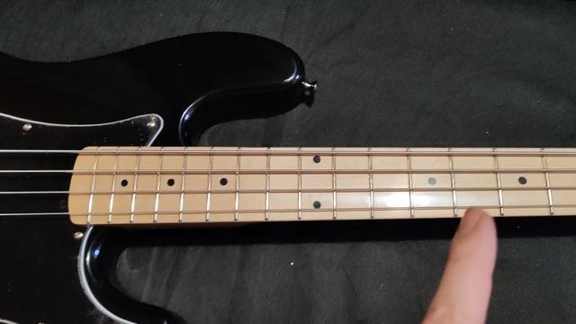 Обзор сборки китайской реплики Fender Precision Bass чёрный с кленовым грифом. смотреть онлайн