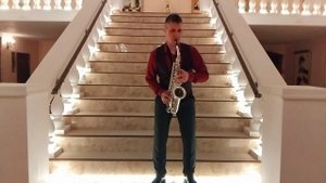 Над небом Парижа