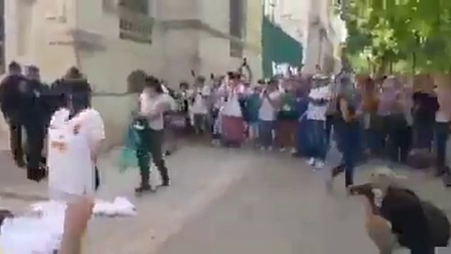 Полиция Франции присоединилась к протесту против принуждения смотреть онлайн