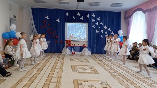 Танец "Журавли" на День Победы в детском саду "Ладушки-5", г. Тольятти 08.05.2024 смотреть онлайн