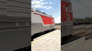 рабочий поезд Кандалакша-Апатиты прибыл и отправился со станции Полярные Зори.