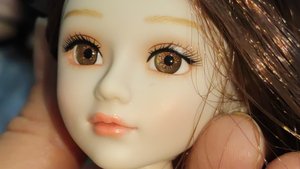 Она такая прекрасная, похожа на фарфоровую статуэтку, куколка Камилла от магазина Кари