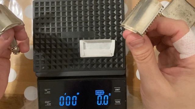 Обзор и бритьё двумя безопасными бритвами Gillette дорожного формата.