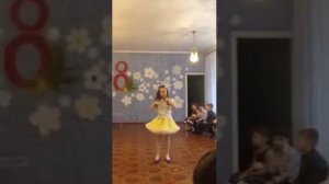 Вероника поёт песню "Вероника"