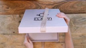 Подарочная коробка на магнитах для одежды. Производства Коробка.рус