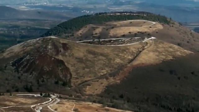 Beautiful Places to visit in France: Puy de dome смотреть онлайн