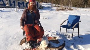 Хоббит Отшельник поддерживает молодежь