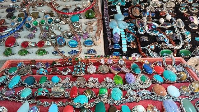 Распродажа серег серебра и прсеребрения с камнем действует 3 дня.