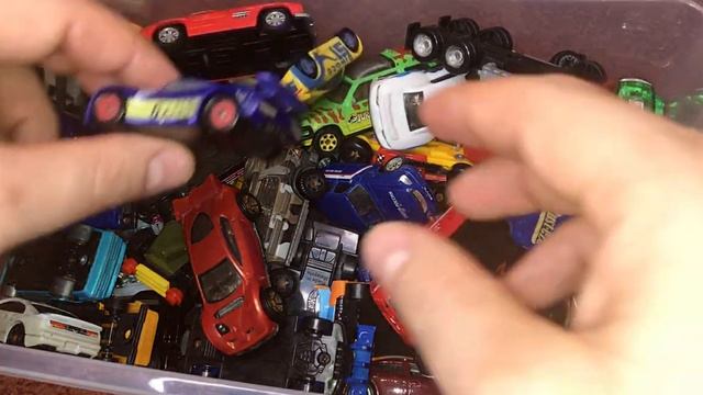 ПОЛНАЯ КОРОБКА МАШИНОК. Много разных машин моделек. Мир машинок смотреть онлайн