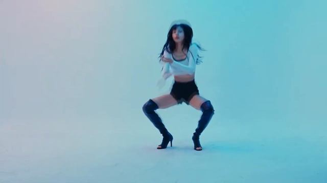 #Lisa sexy dance (slow version) 2020.04.20 #Lalisa #LILI's Film #3 #BLACKPINK смотреть онлайн