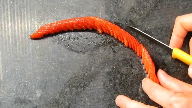 How To Make DIY Strawberry Roses | Fruit Carving Garnish | Sushi Garnish 草莓玫瑰花 смотреть онлайн