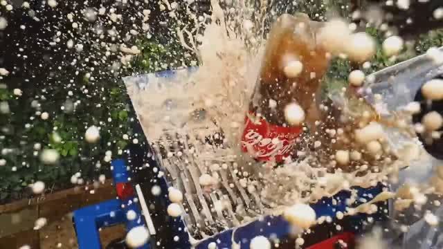 Пробуем на прочность Коко колу таких брызг я еще не видел  , цветные шарики , клубничная пицца смотреть онлайн