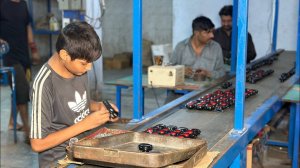 Интересный процесс изготовления автомобильного гудка для мальчиков