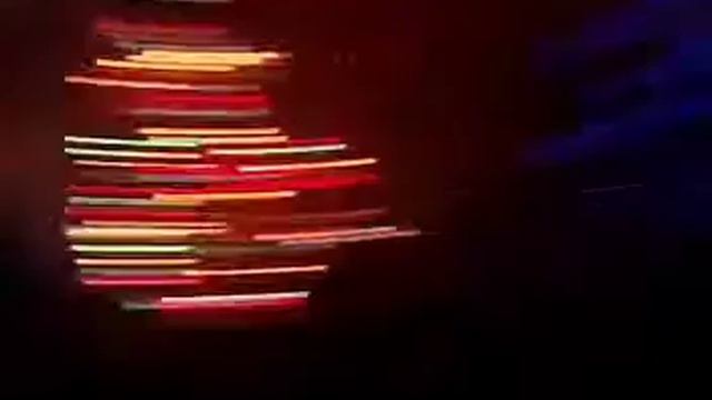 С новым годом аткрыааем летаещюю гарящию тарелку!! смотреть онлайн