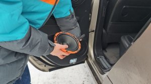 Замена динамиков в задних дверях Renault Koleos на DL Audio Gryphon Pro 165 Midbass