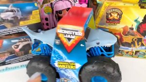 Монстр трак Megalodon Storm All-Terrain ездит по воде плавает