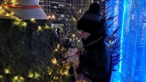 Гуляем с детьми по городу. Зашли в корейское кафе.