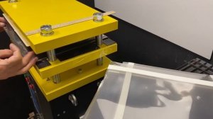 Вырубка пластика на пресс-ламинаторе PRINTELLECT TPL-1304