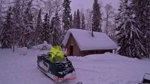 День в тайге. Живу в рыбацкой избушке.