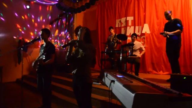 Осенняя дискотека. Выступление группы 2 смотреть онлайн