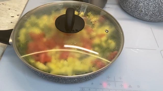 Приготовила очень вкусное блюдо из фасоли с картошкой! смотреть онлайн