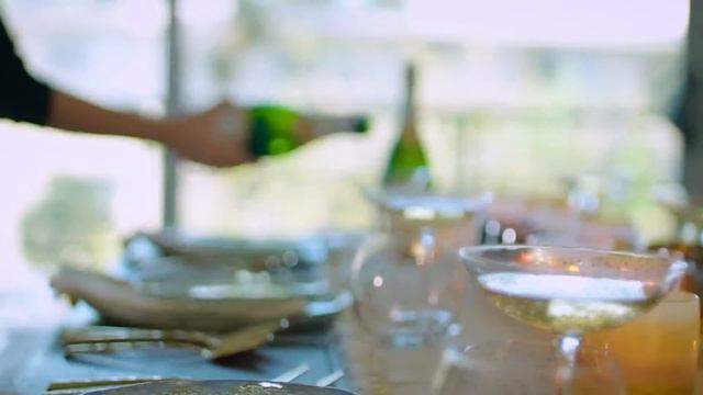 How Host New Year's Eve Dinner Party смотреть онлайн