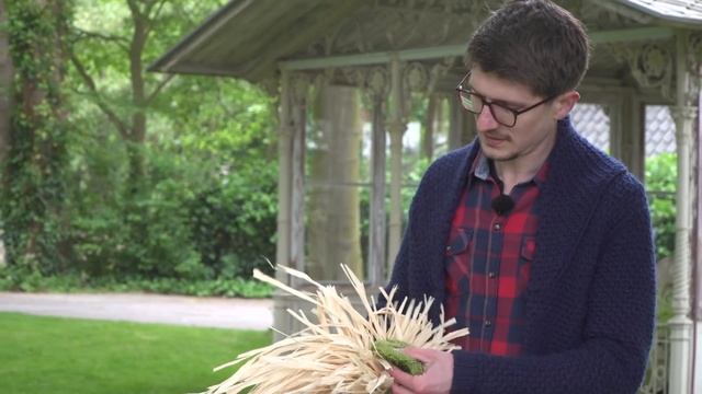 A Sparkz wedding bouquet | Flower Factor tutorial | Powered by HilverdaKooij смотреть онлайн