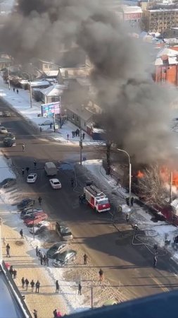 Ещё видео с места пожара в частном доме на пересечении 9 Января и Пирогова.