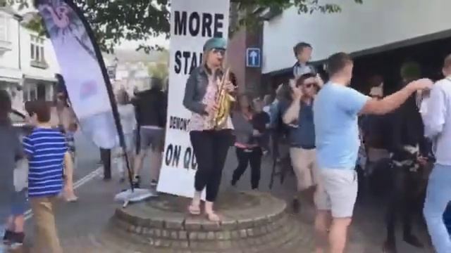 Baker Street Live at Christchurch Food Festival Wendy Allen Saxophonist смотреть онлайн