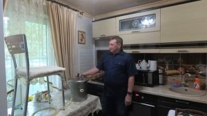 Гуляш из свинины консервирую в автоклаве "Вятка" под наблюдением моего кота Фили.