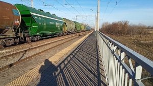 Хорошо - это очень хорошо! этот грузовой поезд войдёт в мой топ 10. В главной роли электровоз ВЛ80.