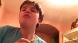 АХХАХА...Парень орёт как обезьяна))