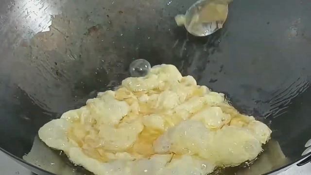 西红柿炒鸡蛋（Scrambled eggs and Tomato ），酸甜多汁开胃下饭，任何人都能轻松做