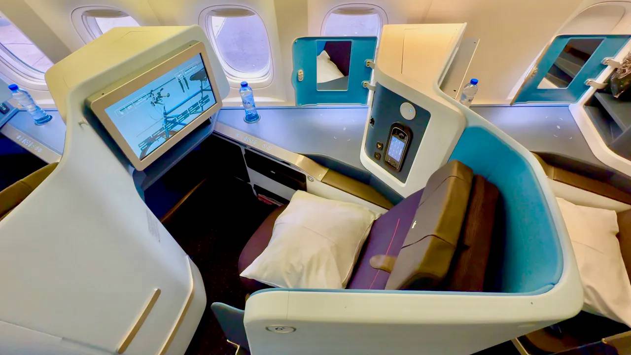 KLM New Business Class Boeing 777 from South America to Europe (great flight)