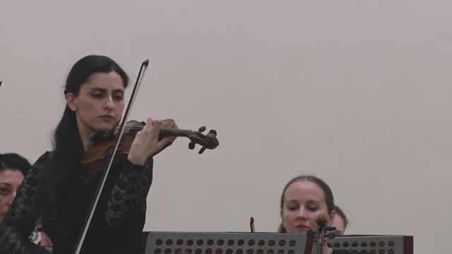 Моцарт: Концерт № 4 для скрипки с оркестром  Шушан Шамирян - скрипка