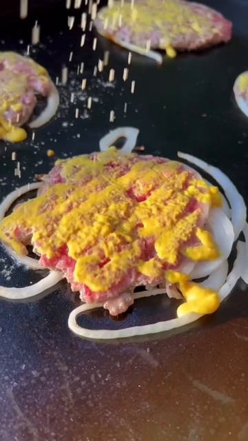 Смэш-бургер: максимум вкуса в каждой корочке! 🔥 смотреть онлайн