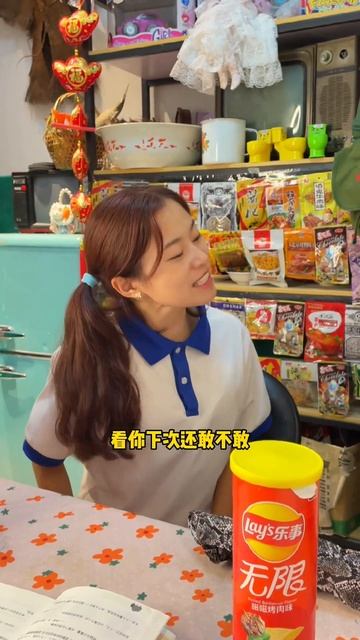 蘑菇頭本想拿整蠱薯片嚇唬大丫，誰料卻害慘自己，害向王奶奶告狀責怪大丫！#shorts#童年趣事#短剧 смотреть онлайн