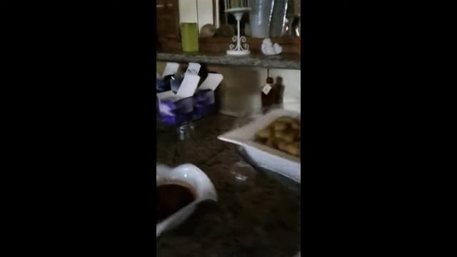 Завтрак в отеле Sandy beach смотреть онлайн