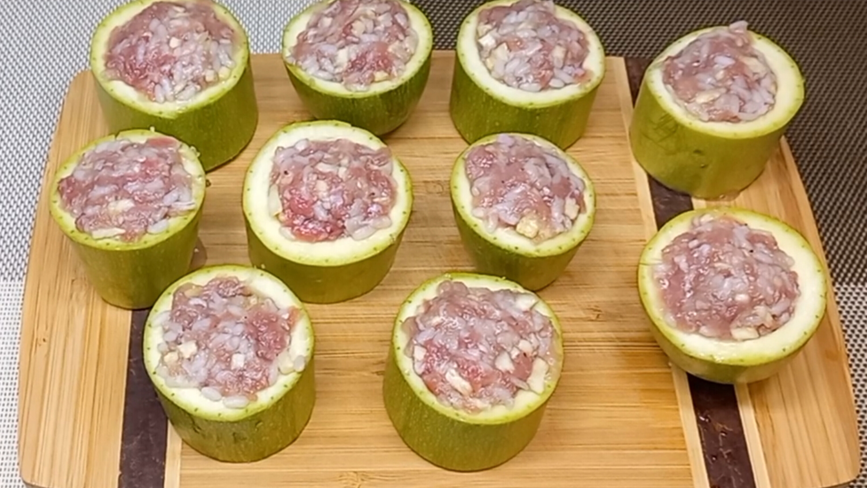ФАРШИРОВАННЫЕ КАБАЧКИ Очень вкусно и по домашнему!