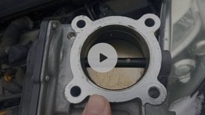 Toyota isis плавают обороты. Очистка дросселя.