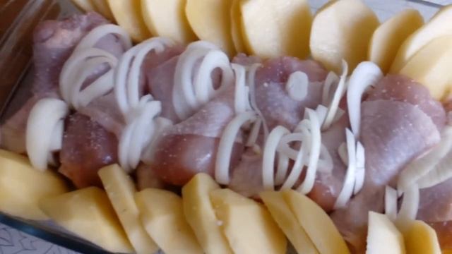 ВКУСНЕНЬКАЯ КУРИНАЯ ГОЛЕНЬ С КАРТОФЕЛЕМ
