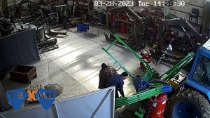 Родео на грейферном погрузчике при испытании в ТехНД Плюс