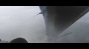 Капитан Америка удерживает вертолёт