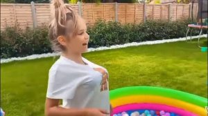 инста самка в детстве 🤣