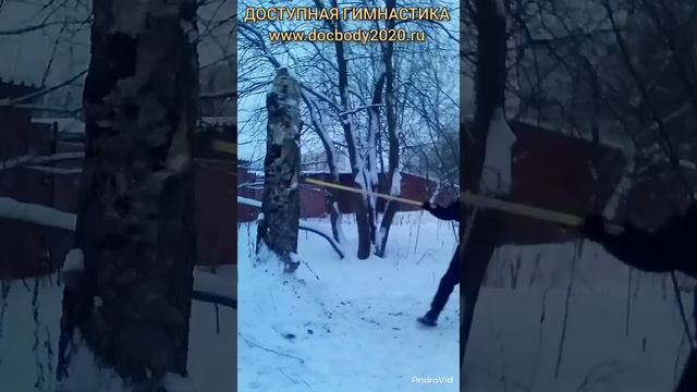 Отработка ударов деревянным шестом на макиваре (11)