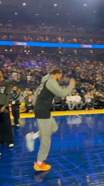 Of course Steph makes it on his first try…