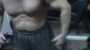 Локтионов Валерий качает руки