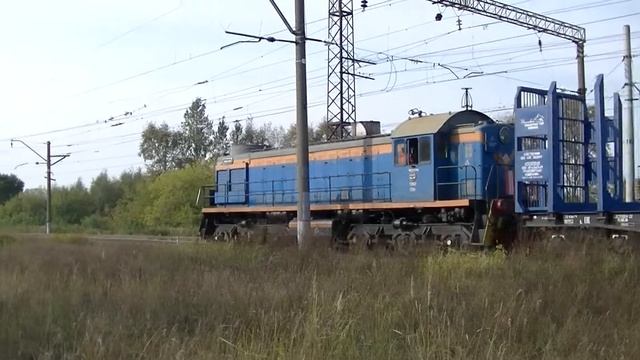Тепловоз ТЭМ2-7034 с грузовым поездом. смотреть онлайн